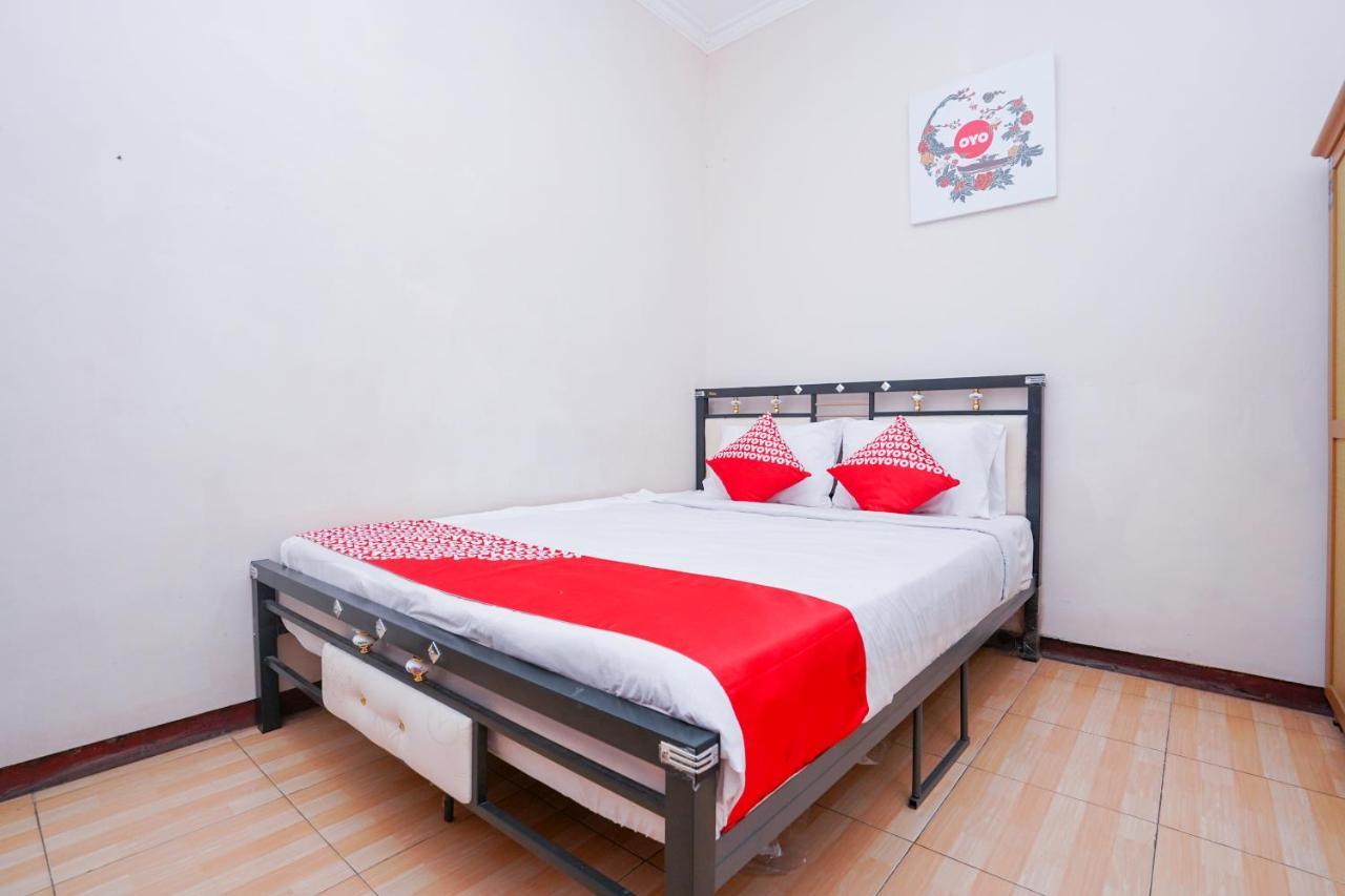 Collection O 1112 Comfitel Siwalankerto AA4 Surabaya Exterior foto